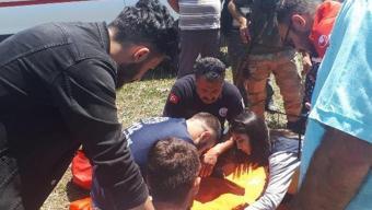 Ciritleri toplayan yedek sporcuya at çarptı, bacağı kırıldı