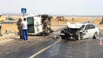 Diyarbakır'da otomobil yolcu minibüsüne çarptı: 3 yaralı