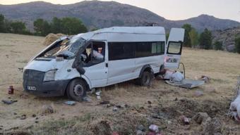 Fındık işçilerinin taşındığı minibüs devrildi, 15 kişi yaralandı, sürücü kaçtı