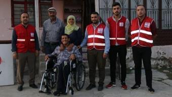 Kızılay'dan engellilere tekerlekli sandalye yardımı