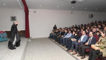 Nokta Tiyatro ekibi, çocukları düşündürdü, yetişkinleri güldürdü