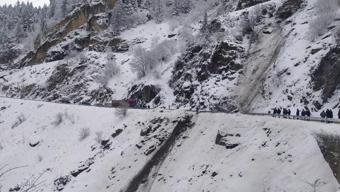 Trabzon'da TIR uçuruma yuvarlandı, sürücü öldü