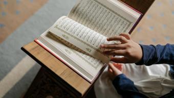 Tebareke Suresi Anlamı, Meali ve Diyanet Tefsiri (Mülk Suresinin Türkçe ve Arapça Okunuşu)