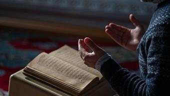 Vakia Suresi Anlamı, Meali ve Diyanet Tefsiri (Vakıa Suresinin Türkçe ve Arapça Okunuşu)