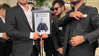 Evlenen arkadaşlarına ‘Acı kaybımız’ yazılı çelenk