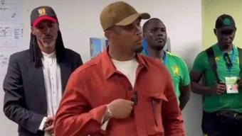 Samuel Eto’o soyunma odasında futbolcularla böyle konuştu