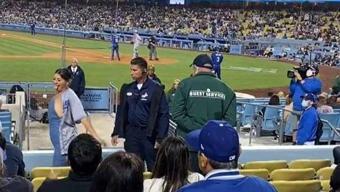 Tribünde dans ederken memesi açıldı, stattan kovuldu