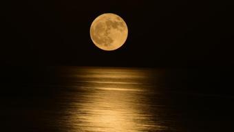 Van Gölü’nde dolunayı görenler mest oldu