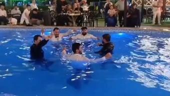 Damadı havuza attılar, suda çiftetelli oynadılar