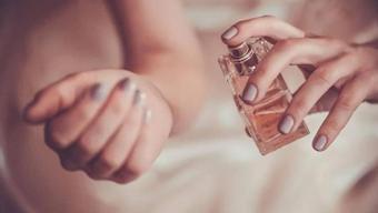 Parfüm sıkmak orucu bozar mı? Diyanet açıkladı! Oruçluyken deodorant ve parfüm sıkmak kaza gerektir mi?