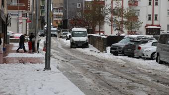 Van'da kar yağışı; 446 yerleşim yerinin yolu kapandı