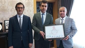 Ağlasun Belediye Başkanı Ulusoy, mazbatasını aldı