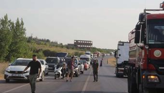 Çanakkale'de saman yüklü TIR'ın dorsesi alev aldı