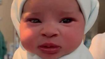 Azerbaycan’da yeni doğan bebek görenleri güzelliğiyle büyüledi