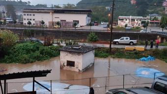 Trabzon'da sağanak; cadde ve sokaklar suyla doldu