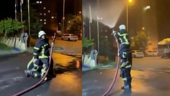 Sosyal medyada trend olan ‘yağmur akımı’nı deneyen itfaiye personeli viral oldu