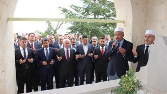 Yunus Emre, vefatının 703'üncü yıl dönümünde  türbesi başında dualarla anıldı