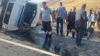 Malatya'da yolcu minibüsü devrildi: 1'i ağır 17 yaralı
