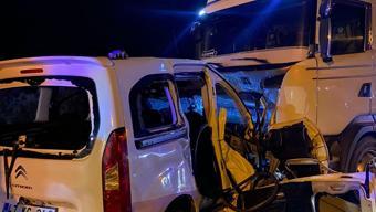 Diyarbakır'da 4 araç kazaya karıştı; 3 ölü, 2 yaralı