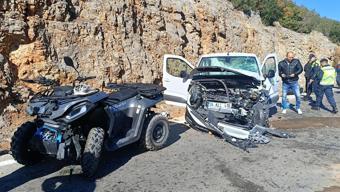 Hafif ticari araç ile ATV çarpıştı; sürücü öldü, eşi yaralı