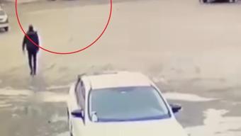 Diyarbakır'da 2 çocuğa kamyonet çarptı, o anlar kamerada