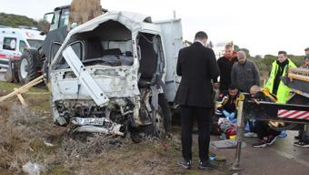 Çanakkale'de 2 kamyonet çarpıştı; 1 ölü, 1 yaralı