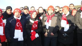 Sarıkamış şehitleri için binlerce kişi, yürüyüşe başladı