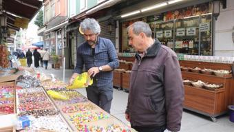 Rengarenk şekerler tezgahlara geldi! Çocukları sevindirmenin en uygunu 200 liradan başlıyor