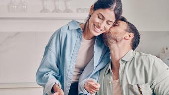 Flörtünüzü etkilemenin 4 kolay yolu! Adeta kapınıza köle olacak, sizden vazgeçemeyecek