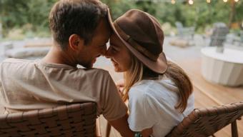 Karşı cinsi etkilemenin en kolay yolu! Bilinç altına mıh gibi kazının