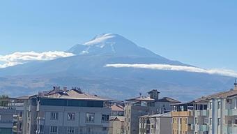 Ağrı Dağı’nın zirvesi beyaza büründü