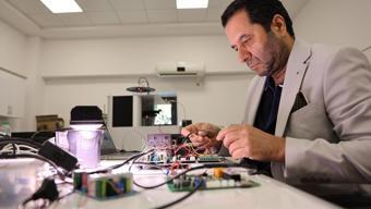 Türk profesörden milli yenilik! Cihaz dünya pazarında: Işığı dalga boylarına ayırıyor