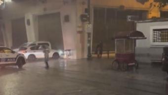 İstanbul'da etkili olan yağış nedeniyle, İstiklal Caddesi sular altında kaldı