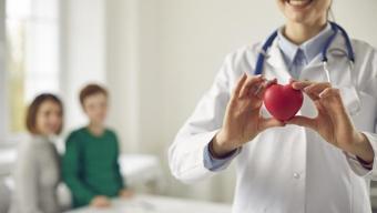 Kalpte üfürüm riski olan tüm çocuklar değerlendirilmeli