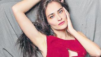 Saadet Işıl Aksoy: Güzelliğimi kapatmaya çalıştım