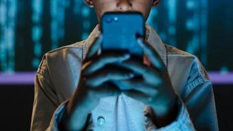 Danimarka'dan flaş karar! 15 yaş altına sosyal medya yasağı geliyor