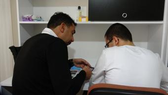 10 yıldır evde eğitimle hayata bağlanıyor! 16 yaşındaki Beran azmiyle ilham veriyor