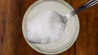 Saçınıza sürüp 40 dakika bekletin! Parlatıyor, yumuşatıyor: Saç diplerindeki egzamanın kökünü kurutuyor