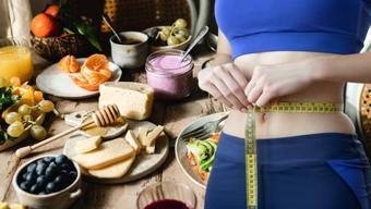 Sağlıksız yiyecekler içerse de Akdeniz diyetinden daha faydalı! Kilo verdiren en etkili diyetmiş...