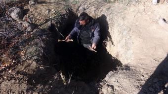 Defineciler, tarihi Haydar Baba Mezarlığı’nı talan etti