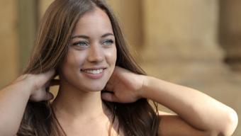 Evde saç boyası tarifi! Kuaförlere binlerce lira dökmenize gerek yok, beyazları tek seferde kapatıyor