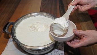 Yıllardır bilmeden çöpe atıyorduk! Meğer yoğurdun en değerli kısmıymış