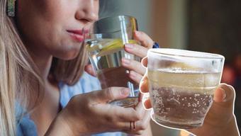 Maden suyunun içine 1 yemek kaşığı ekleyin! Lezzetini ve faydasını ikiye katlıyor