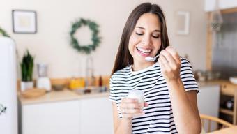 Süzme peynir mi yoğurt mu? Uzmanlar tek tek anlattı: Hangisi bağırsaklara daha iyi geliyor?