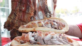 Gece 1'de pişiriliyor, sabah 4'te servis ediliyor! Kuyudan çıktığı gibi sofraya konuyor