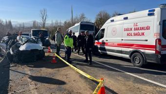 Nevşehir'de yolcu midibüsü ile otomobil çarpıştı: 11 yaralı