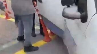 7’nci kez ehliyet sınavında kaldı, öfkesine hâkim olamadı! O anlar kamerada