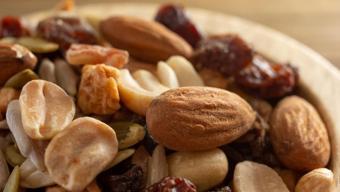 Mutfaktaki gizli kahraman: Bu kuru yemişi çiğ tüketenler 9 saat boyunca bir şey yemiyor!