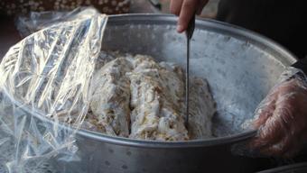 Eczaneye gitmeden önce mutlaka bir kaşık yiyin! Kışın en büyük sırrı ortaya çıktı: Hem ısıtıyor hem de kan yapıyor