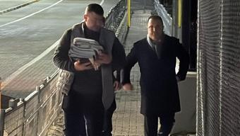 Tahliye edilen avukat Rezan Epözdemir, cezaevinden çıktı